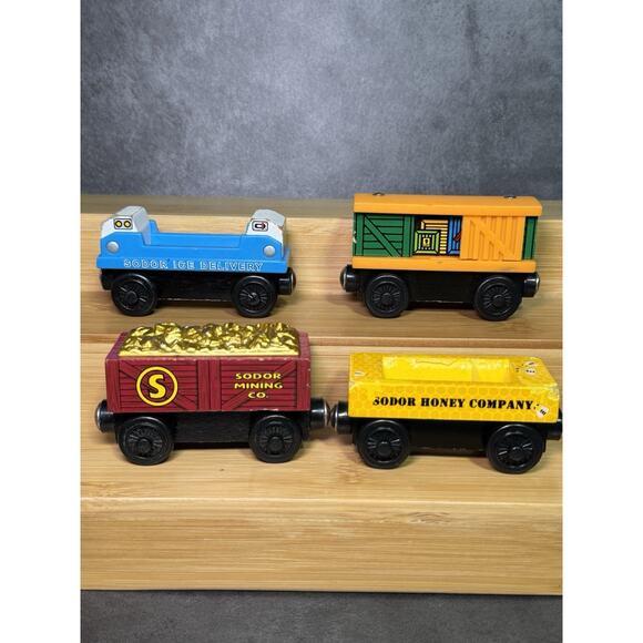 Thomas & Friends Train Wooden Railway 2003 Ice, Box, Gold & Honey Barrel Car - Picture 2 of 8